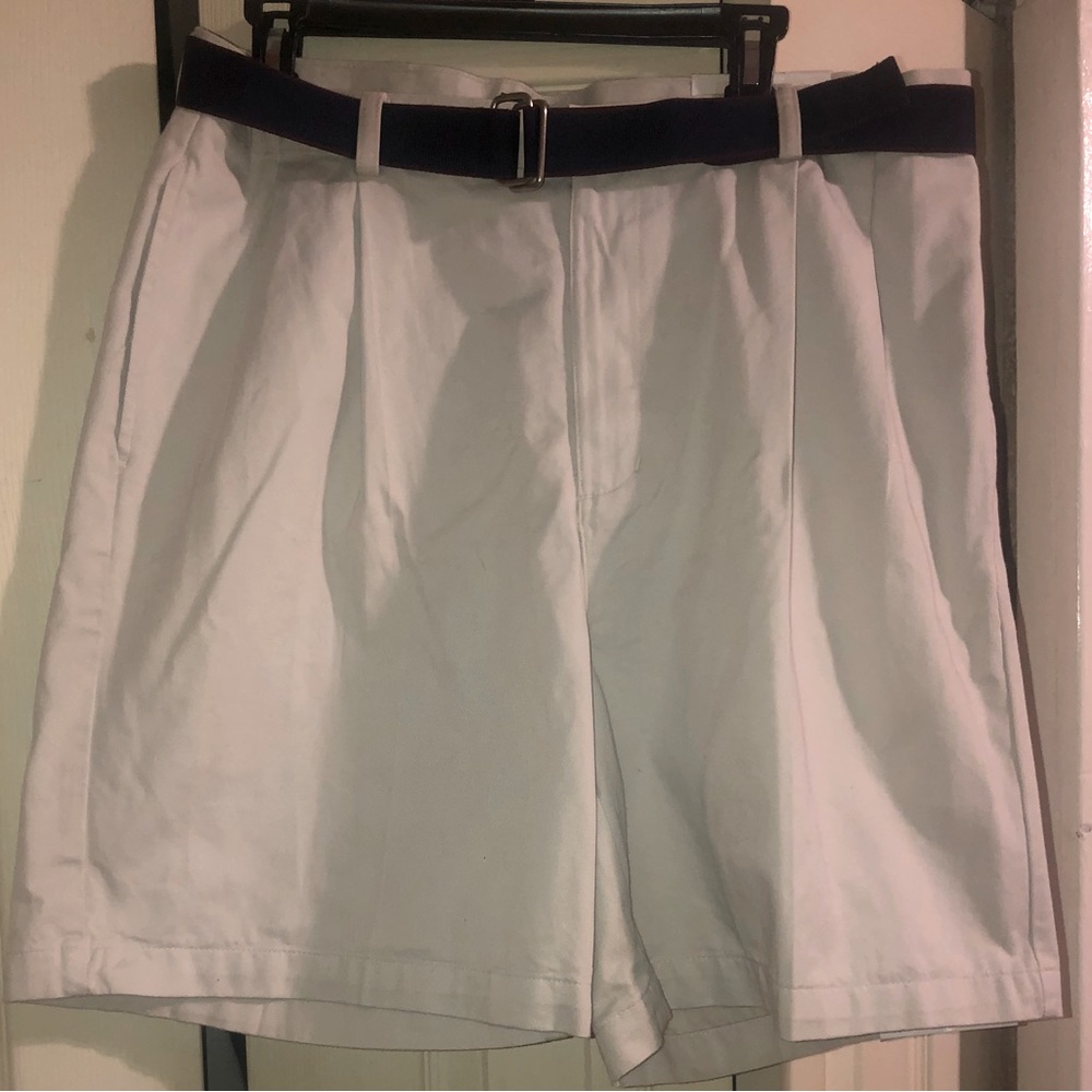 NWT IZOD mens pleaded shorts size 36